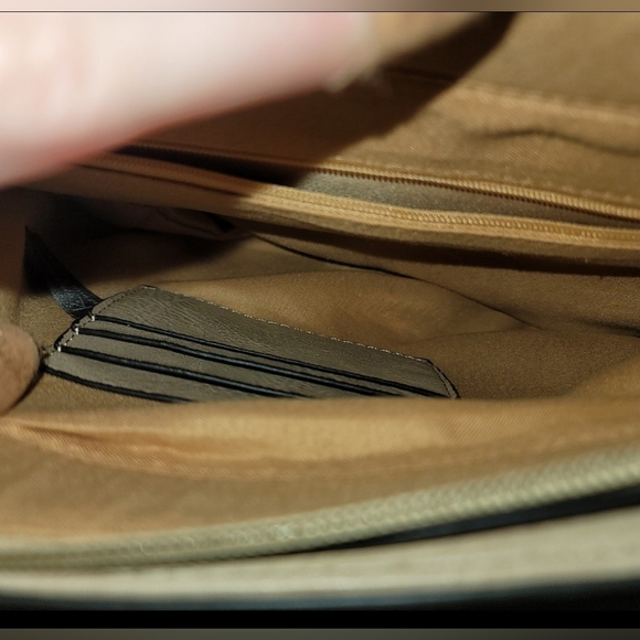 K Carroll Black and Cream Bag Crossbody Purse With RFID Protection *NEW* - Picture 4 of 6